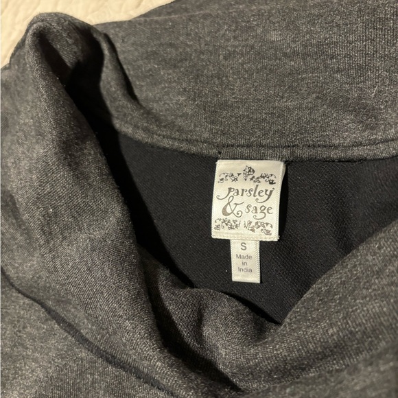 Beautiful top that is comfy and flattering! - Picture 2 of 7